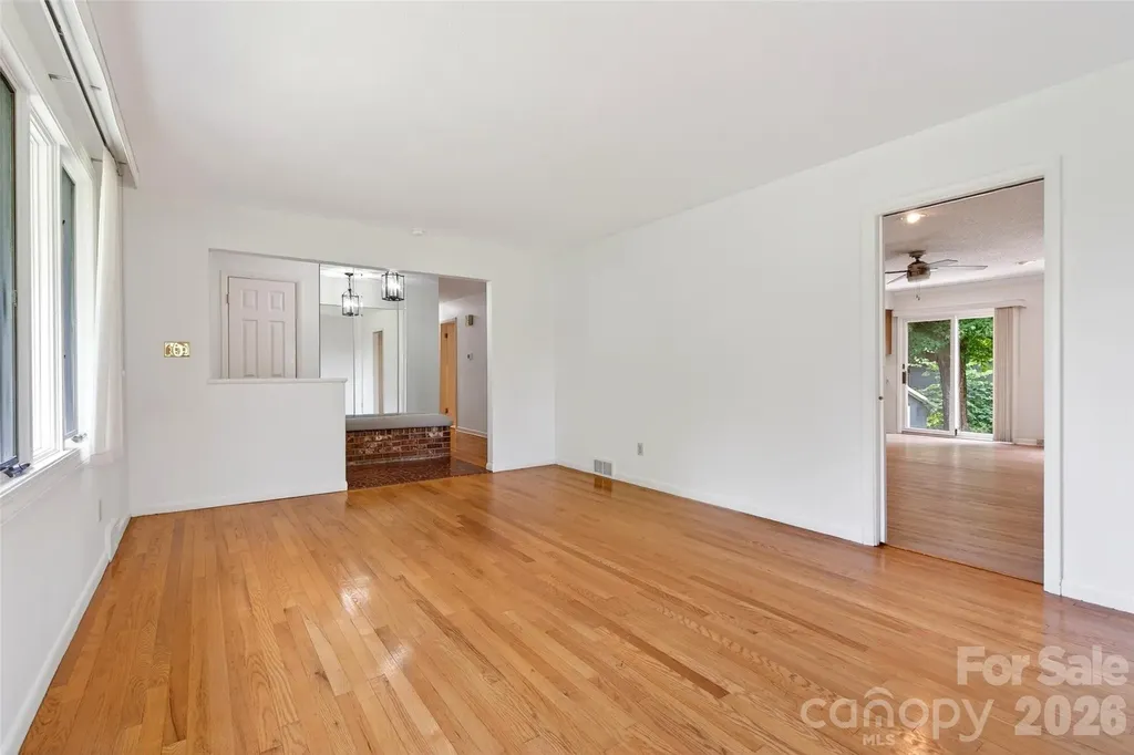 35 Mountain Terrace Asheville NC 28806
