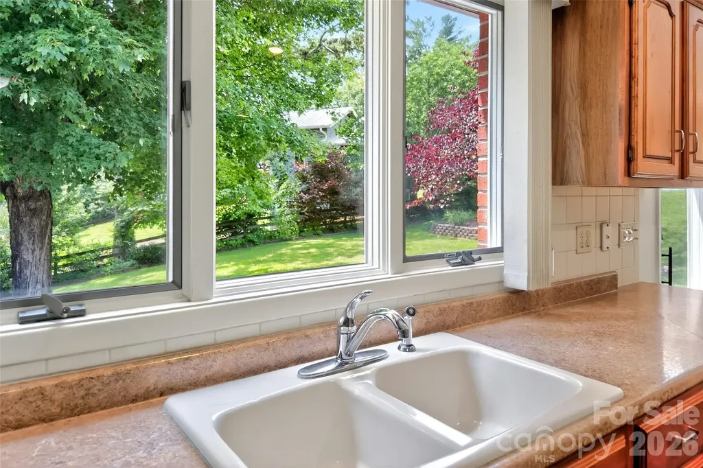 35 Mountain Terrace Asheville NC 28806