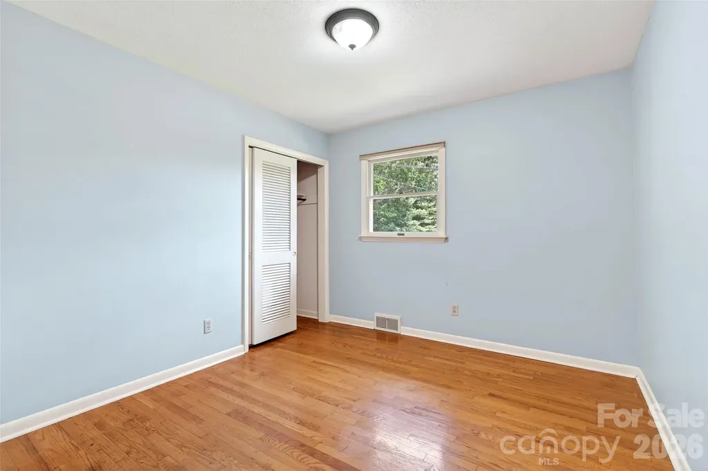35 Mountain Terrace Asheville NC 28806