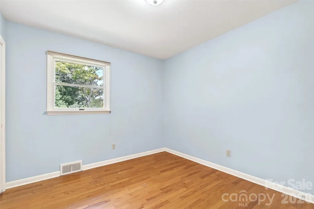 35 Mountain Terrace Asheville NC 28806