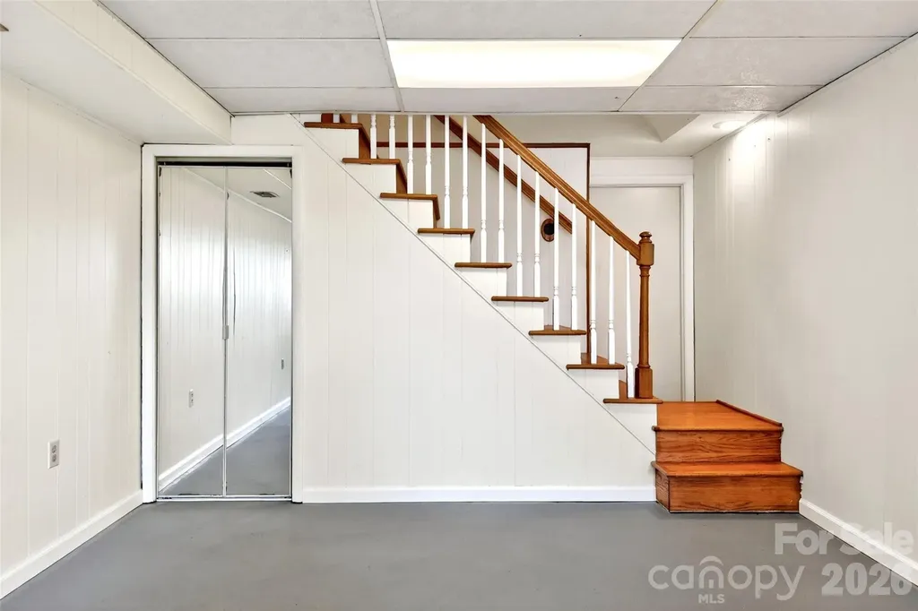 35 Mountain Terrace Asheville NC 28806