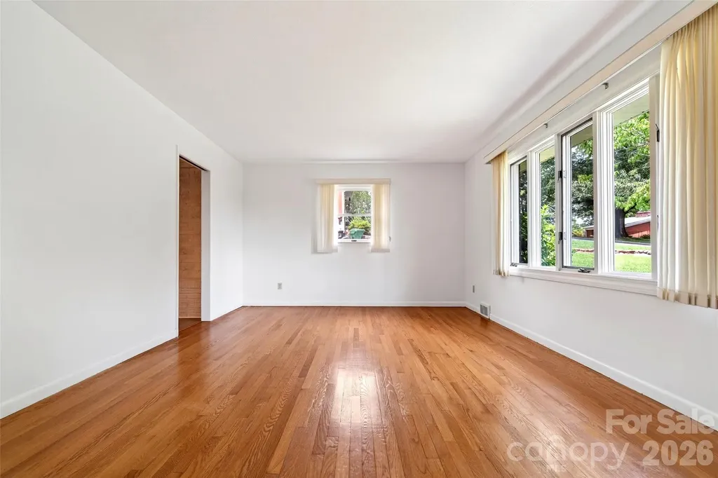 35 Mountain Terrace Asheville NC 28806