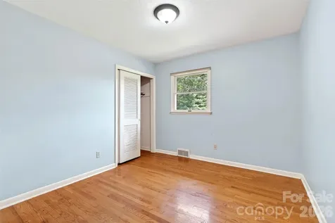 35 Mountain Terrace Asheville NC 28806
