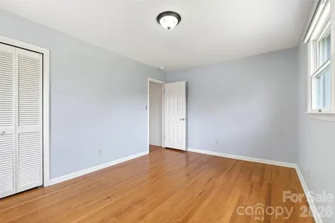 35 Mountain Terrace Asheville NC 28806