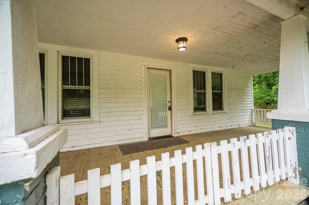 1143 W Stagecoach Trail Lawndale NC 28090