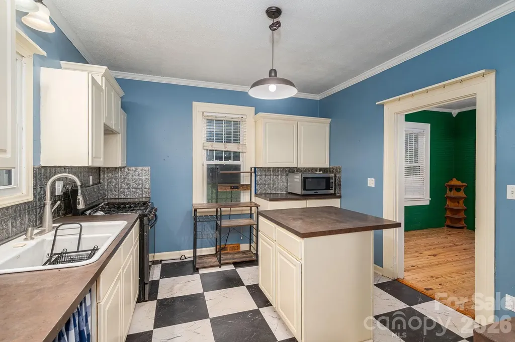 1143 W Stagecoach Trail Lawndale NC 28090