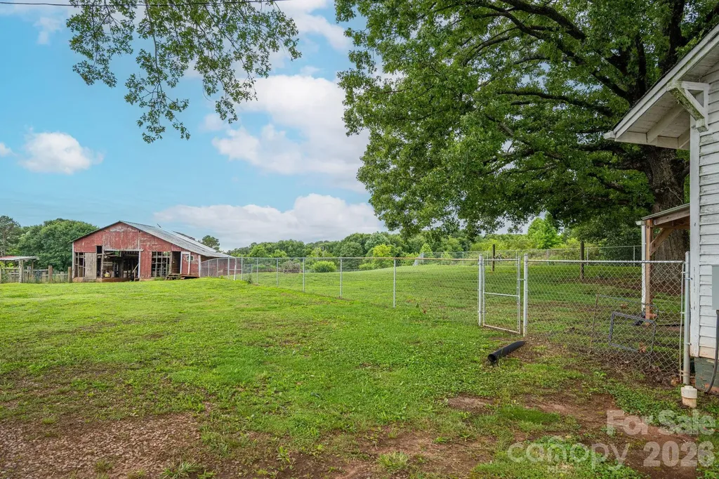 1143 W Stagecoach Trail Lawndale NC 28090