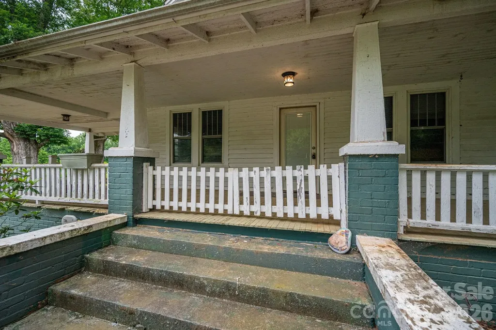 1143 W Stagecoach Trail Lawndale NC 28090