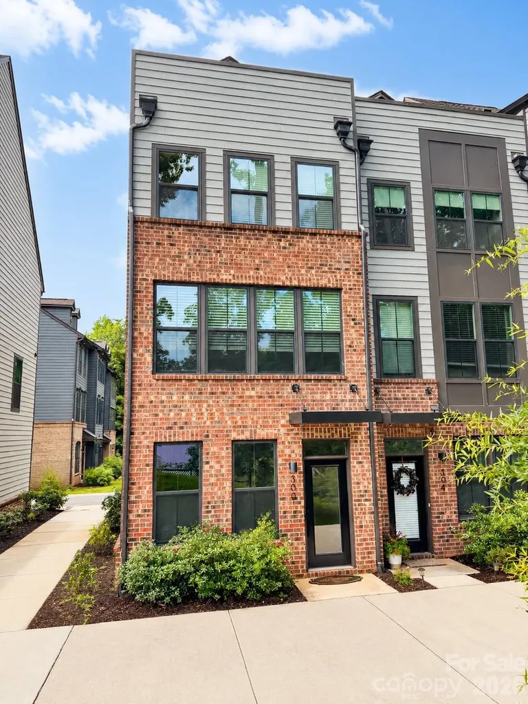300 Twinflower Lane Charlotte NC 28205