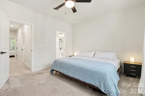 300 Twinflower Lane Charlotte NC 28205
