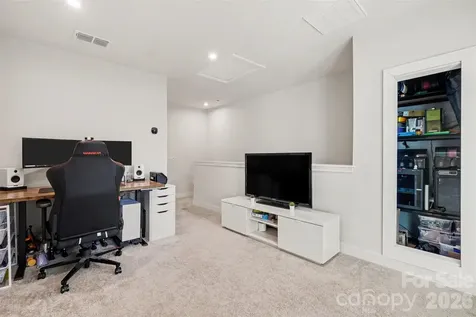 300 Twinflower Lane Charlotte NC 28205