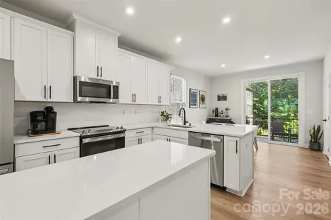 300 Twinflower Lane Charlotte NC 28205