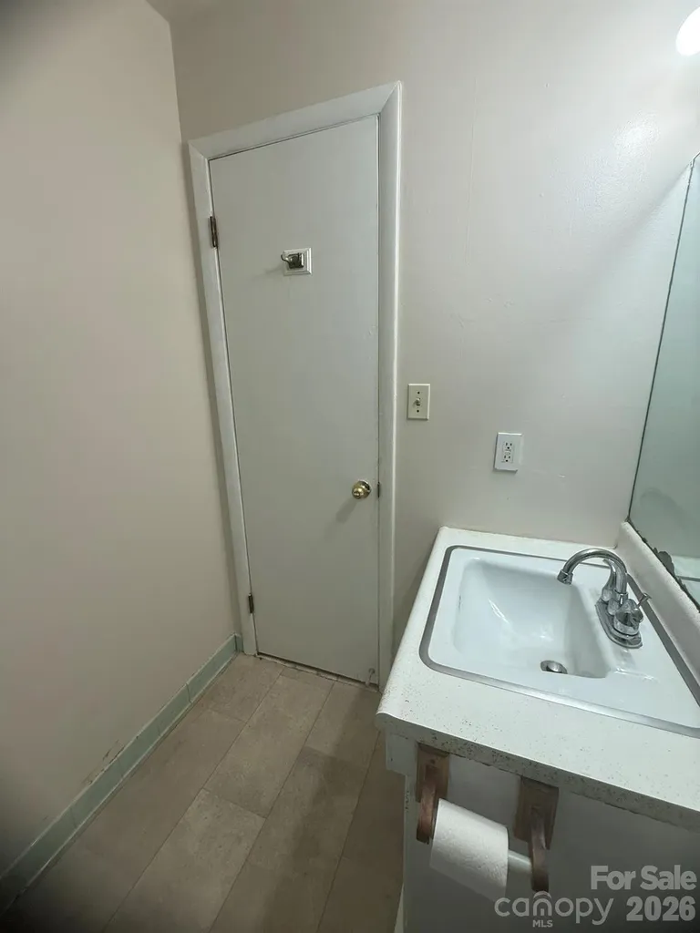 4915 Malibu Drive Charlotte NC 28215