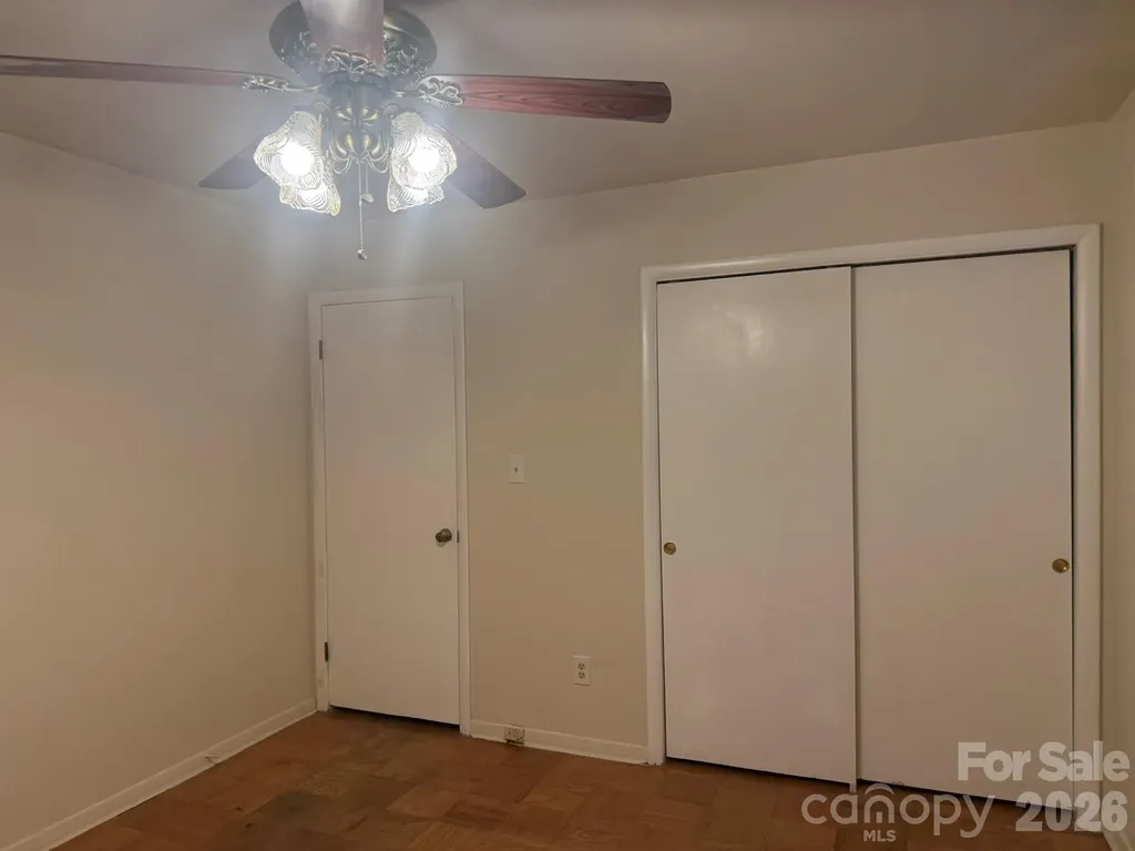4915 Malibu Drive Charlotte NC 28215
