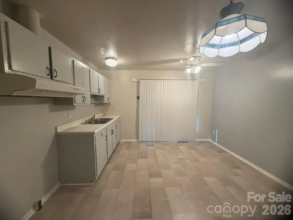 4915 Malibu Drive Charlotte NC 28215