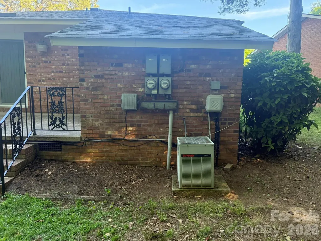 4915 Malibu Drive Charlotte NC 28215