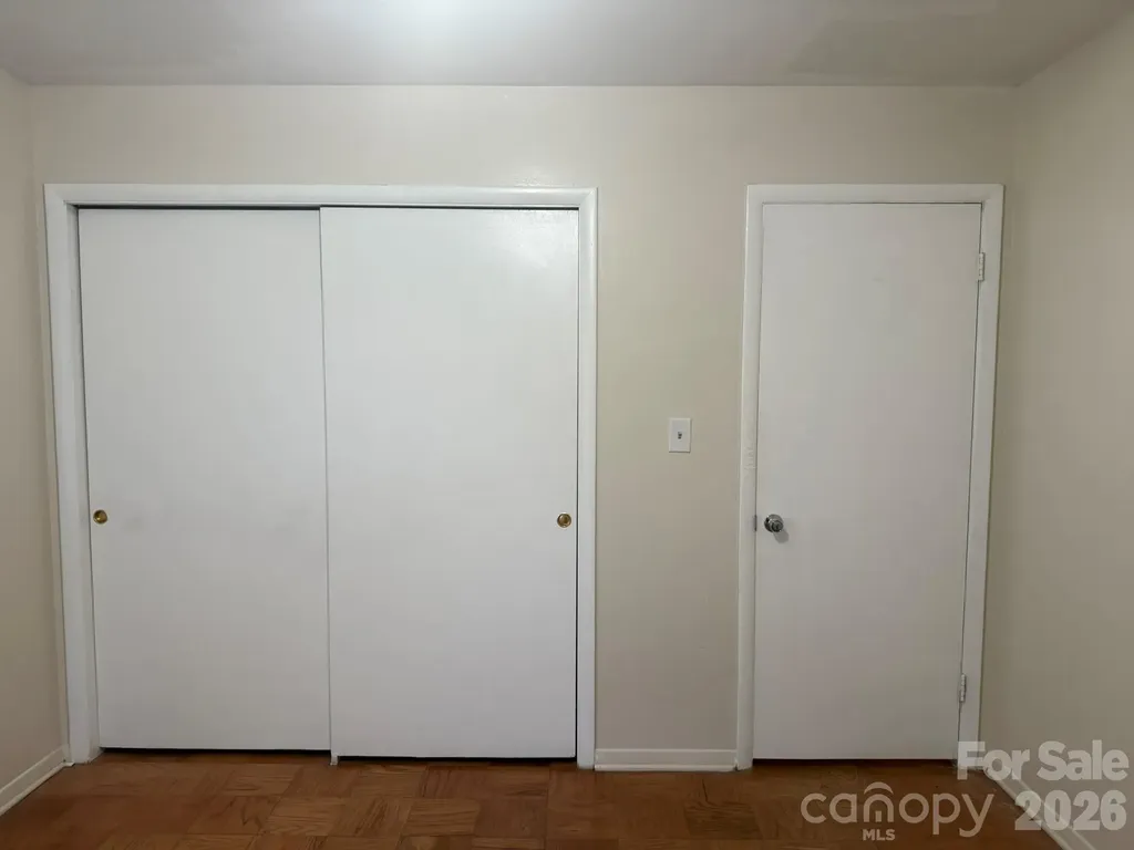 4915 Malibu Drive Charlotte NC 28215