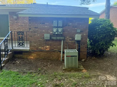 4915 Malibu Drive Charlotte NC 28215
