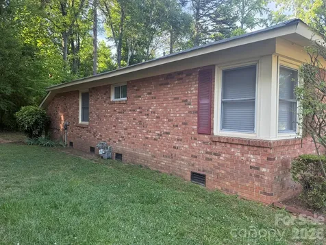 4915 Malibu Drive Charlotte NC 28215
