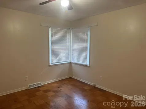 4915 Malibu Drive Charlotte NC 28215