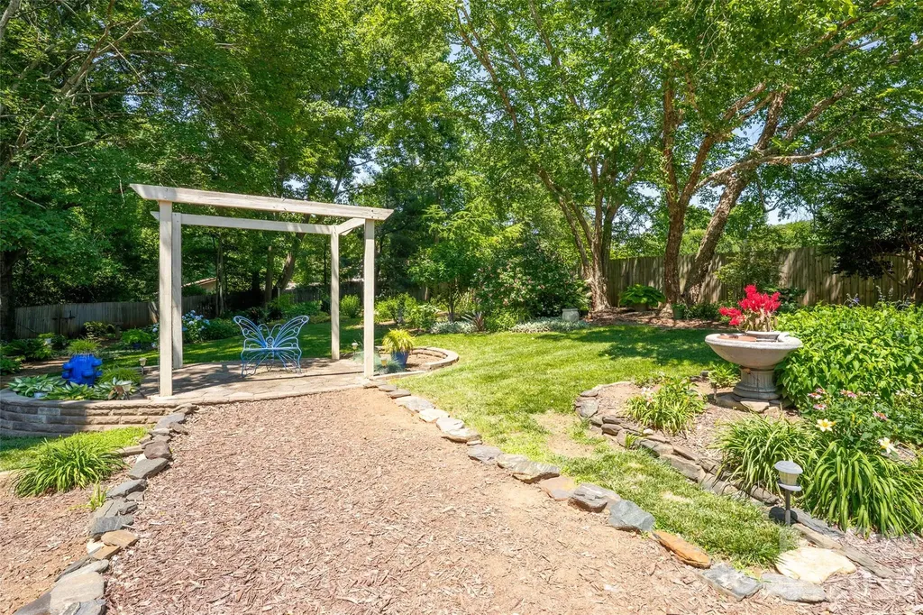 7029 Forest Hills Drive Denver NC 28037