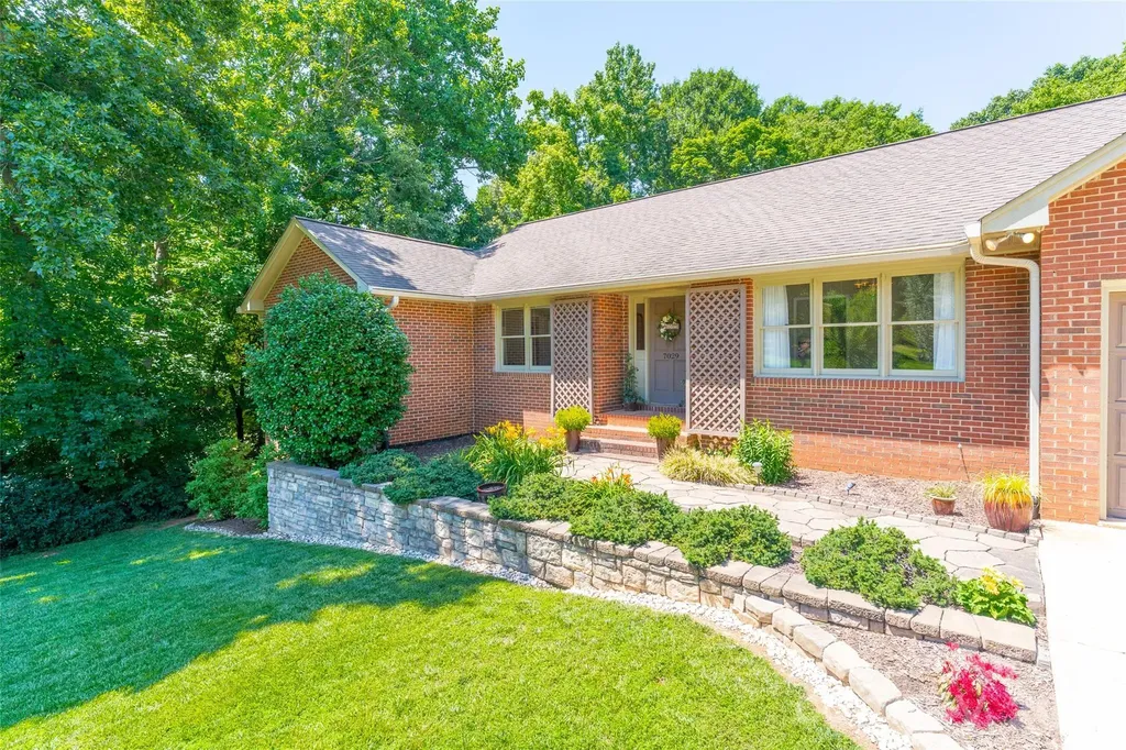 7029 Forest Hills Drive Denver NC 28037