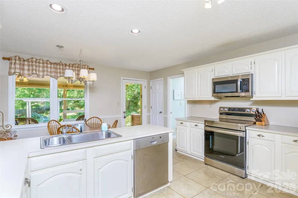 7029 Forest Hills Drive Denver NC 28037
