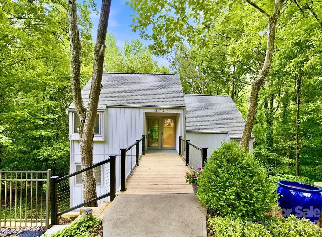 2724 Huntingtowne Farms Lane Charlotte NC 28210