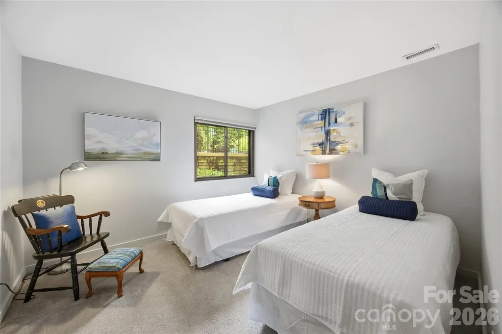 2724 Huntingtowne Farms Lane Charlotte NC 28210
