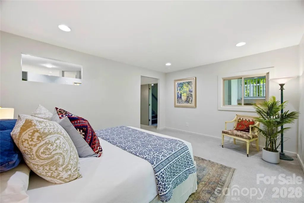 2724 Huntingtowne Farms Lane Charlotte NC 28210