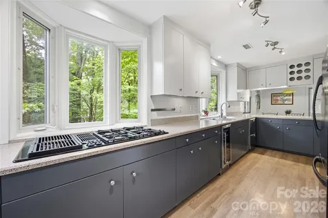 2724 Huntingtowne Farms Lane Charlotte NC 28210