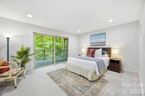 2724 Huntingtowne Farms Lane Charlotte NC 28210