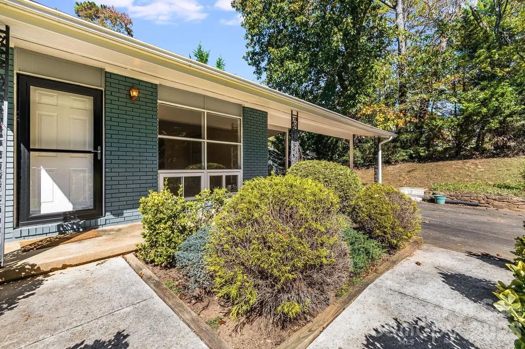 26 Elkmont Drive Asheville NC 28804