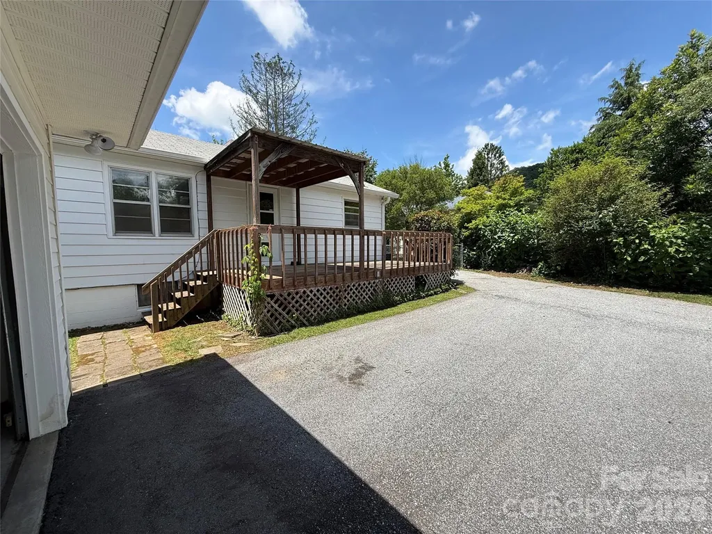 17 N Pershing Road Asheville NC 28805