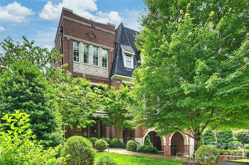 2251 Selwyn Avenue Charlotte NC 28207