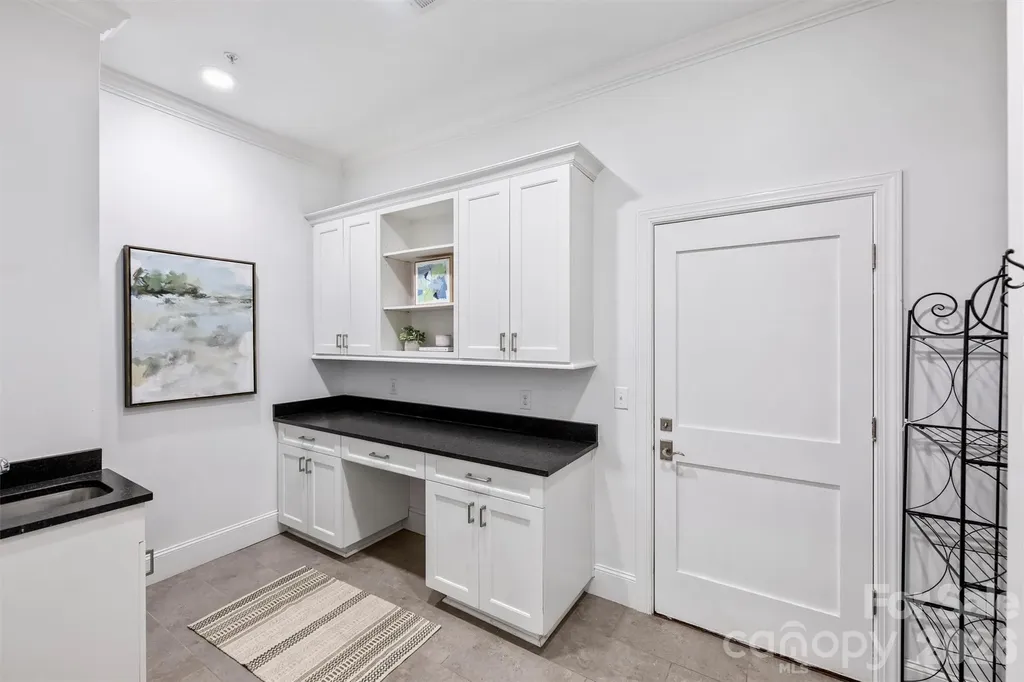 2251 Selwyn Avenue Charlotte NC 28207