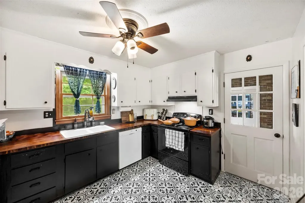 2829 Bettis Road Grover NC 28073