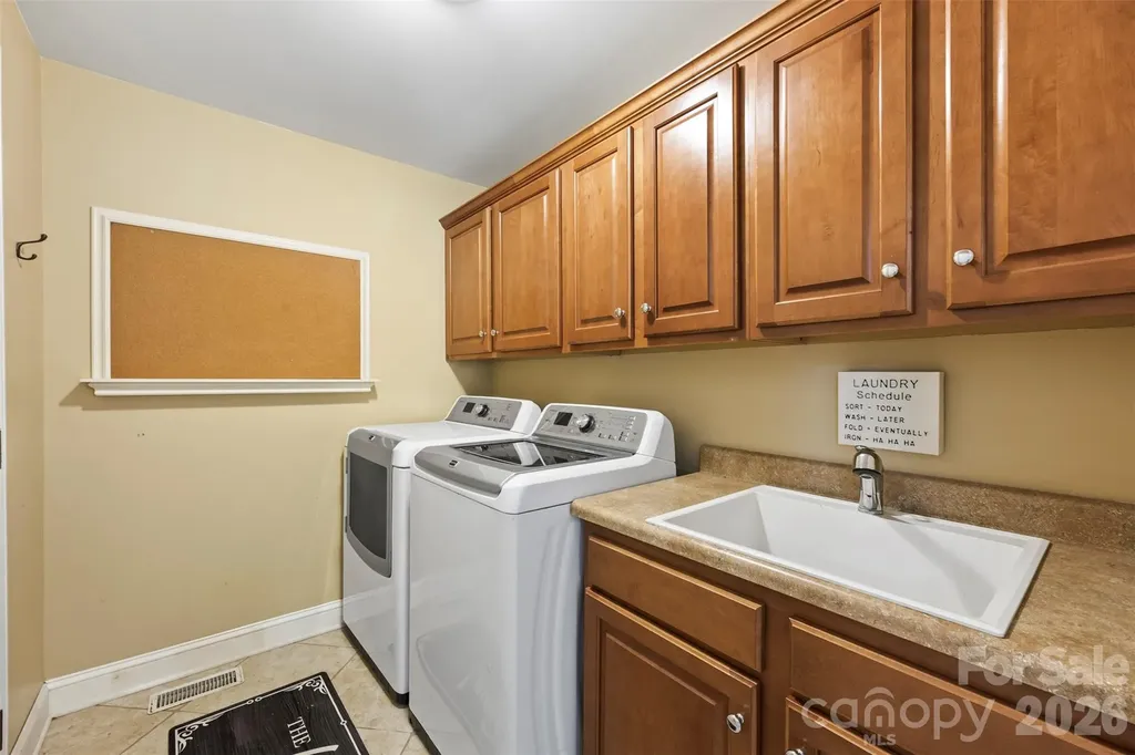 2832 Shady Reach Lane Charlotte NC 28214