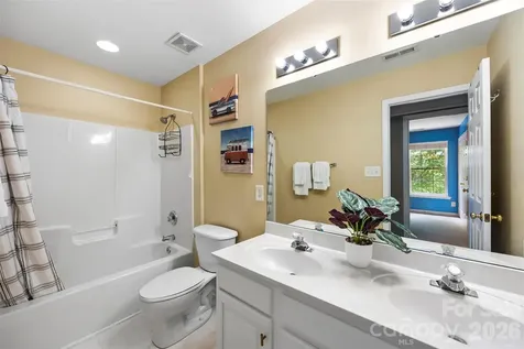 2832 Shady Reach Lane Charlotte NC 28214