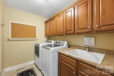 2832 Shady Reach Lane Charlotte NC 28214