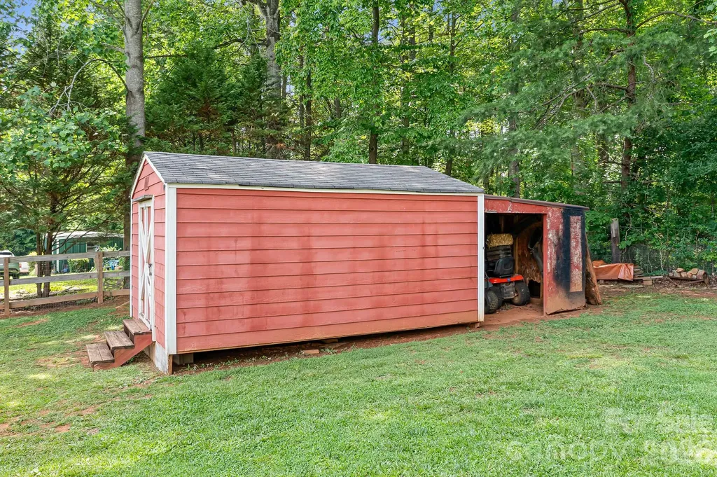 6075 Clearbrook Lane Iron Station NC 28080