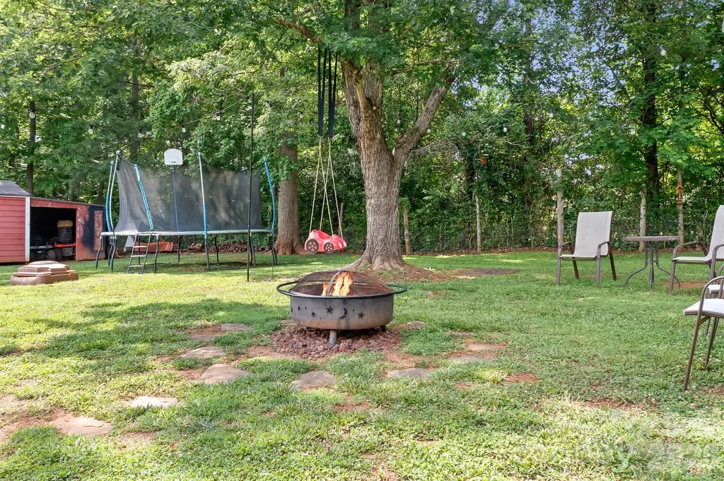 6075 Clearbrook Lane Iron Station NC 28080
