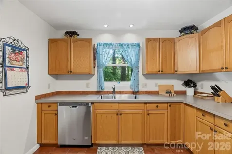 122 Arnold Heights Waynesville NC 28786