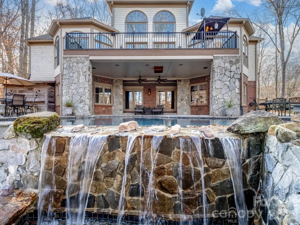 1090 N Saunders Drive Catawba NC 28609