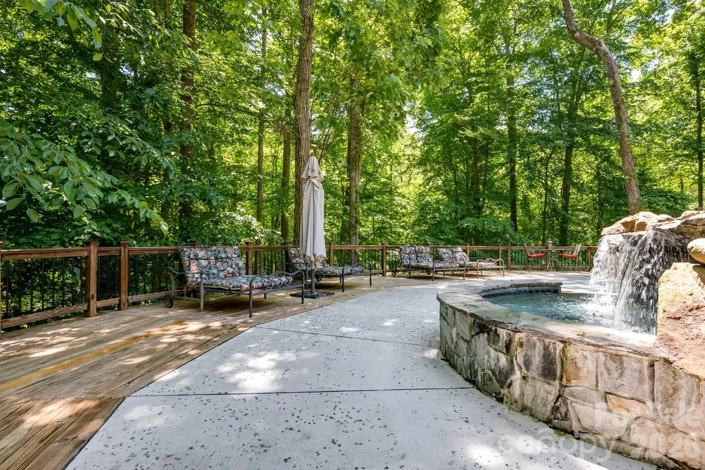 1090 N Saunders Drive Catawba NC 28609