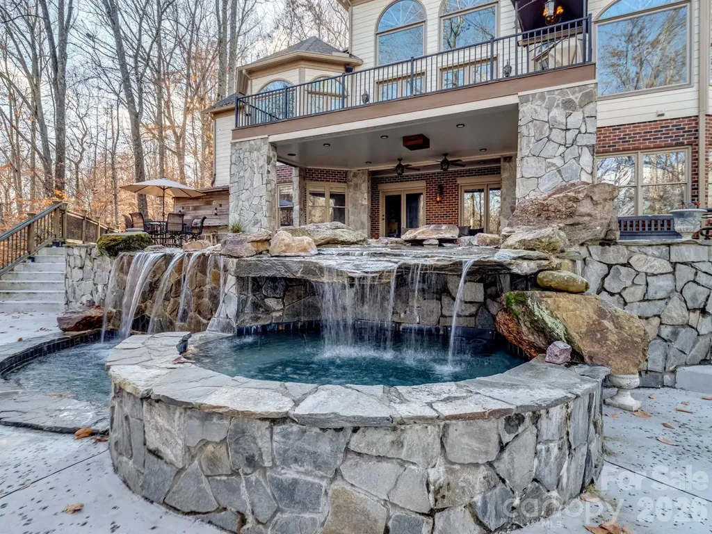1090 N Saunders Drive Catawba NC 28609