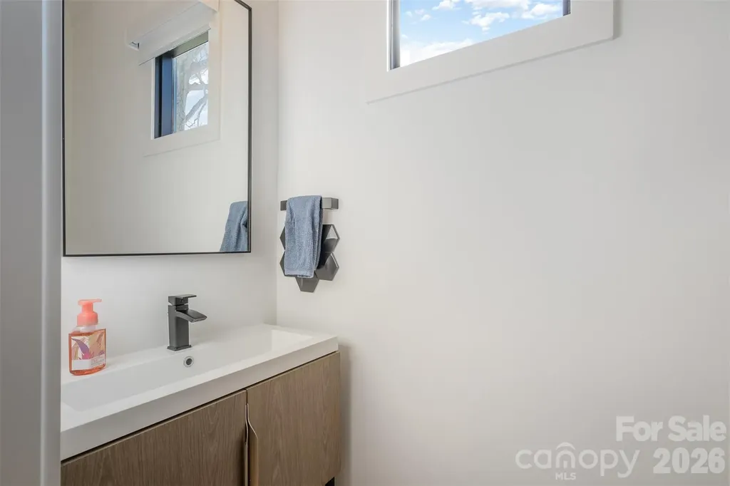 439 Melbourne Court Charlotte NC 28209