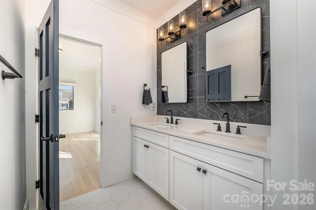 439 Melbourne Court Charlotte NC 28209