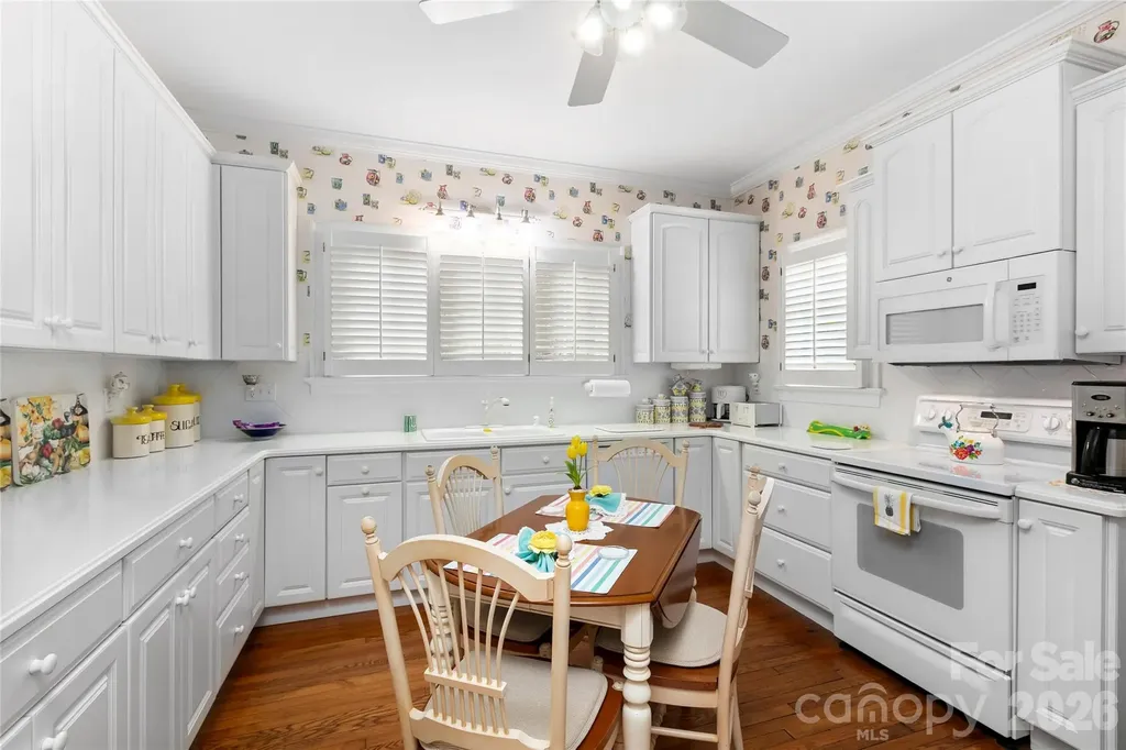 1518 Greenville Highway Hendersonville NC 28792