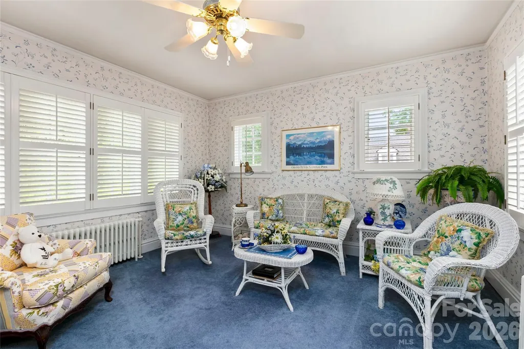 1518 Greenville Highway Hendersonville NC 28792